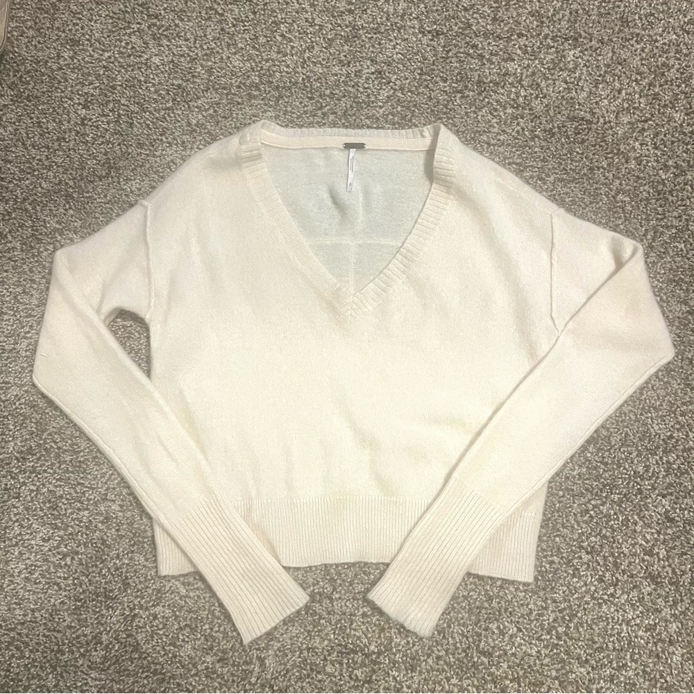 Free People 100% cashmere V-Neck Cream Sweater small